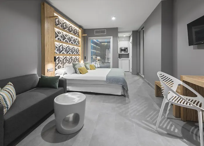 Atlantic Mirage & - Adults Only